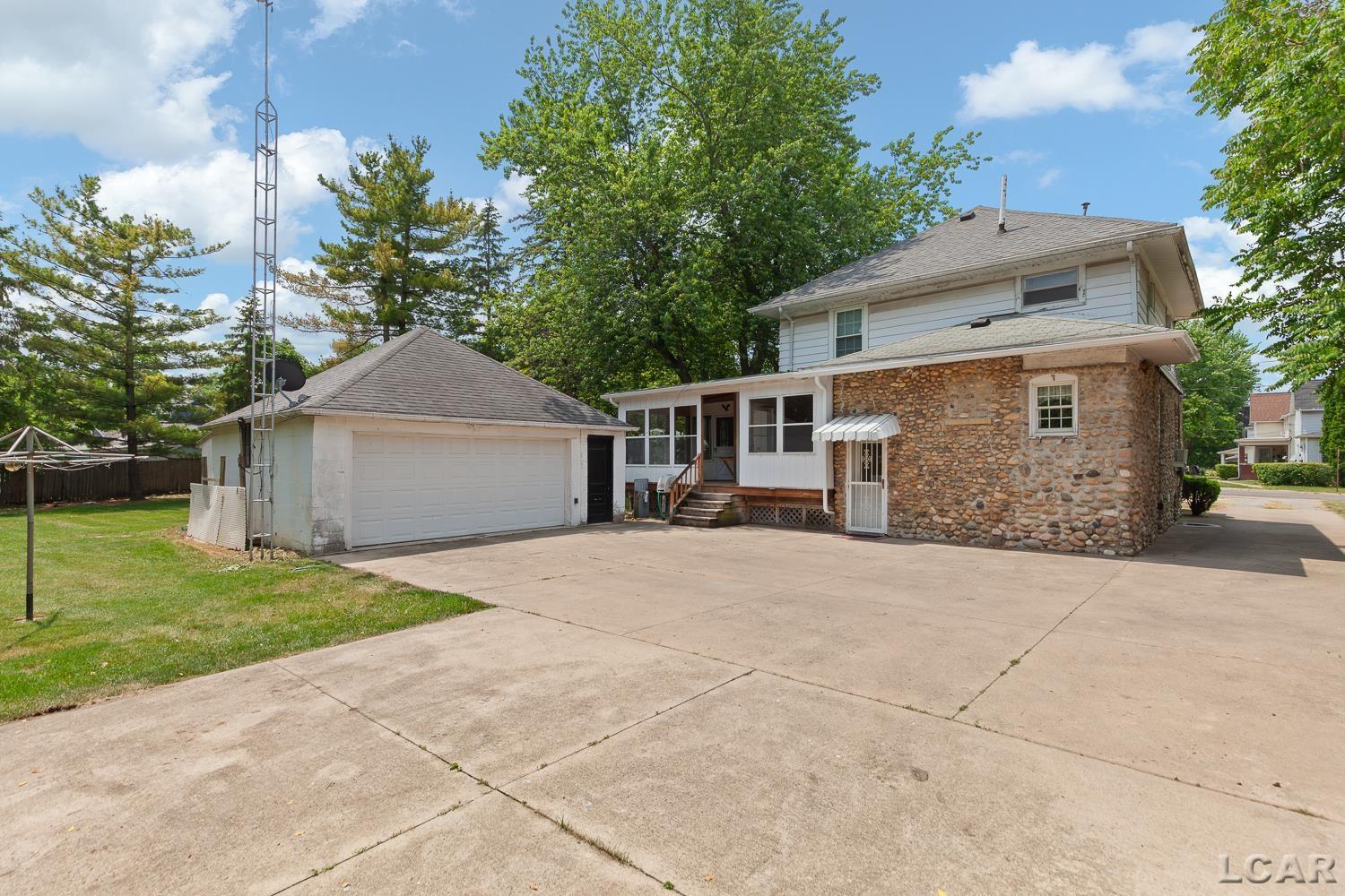 302 Croswell Street Adrian, MI 49221 - Photo 3 of 58