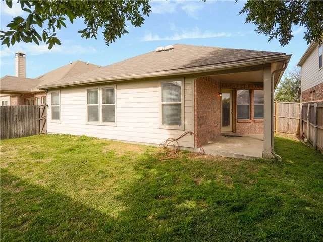 a view of a house with a backyard