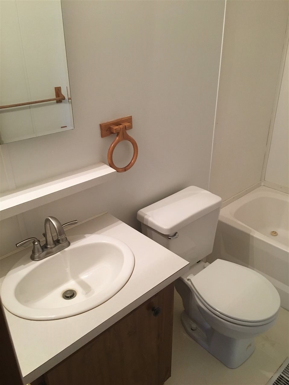 6897 South Mission Road Mount Pleasant, MI 48858 - Photo 13 of 22 1839298-12.JPG