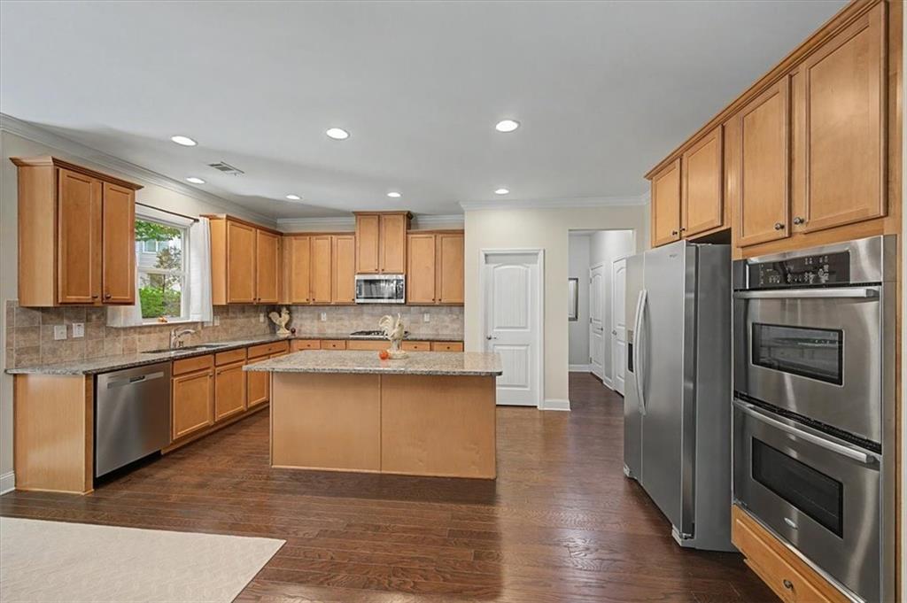 811 Ravenstone Way Canton, GA 30115 - Photo 15 of 39
