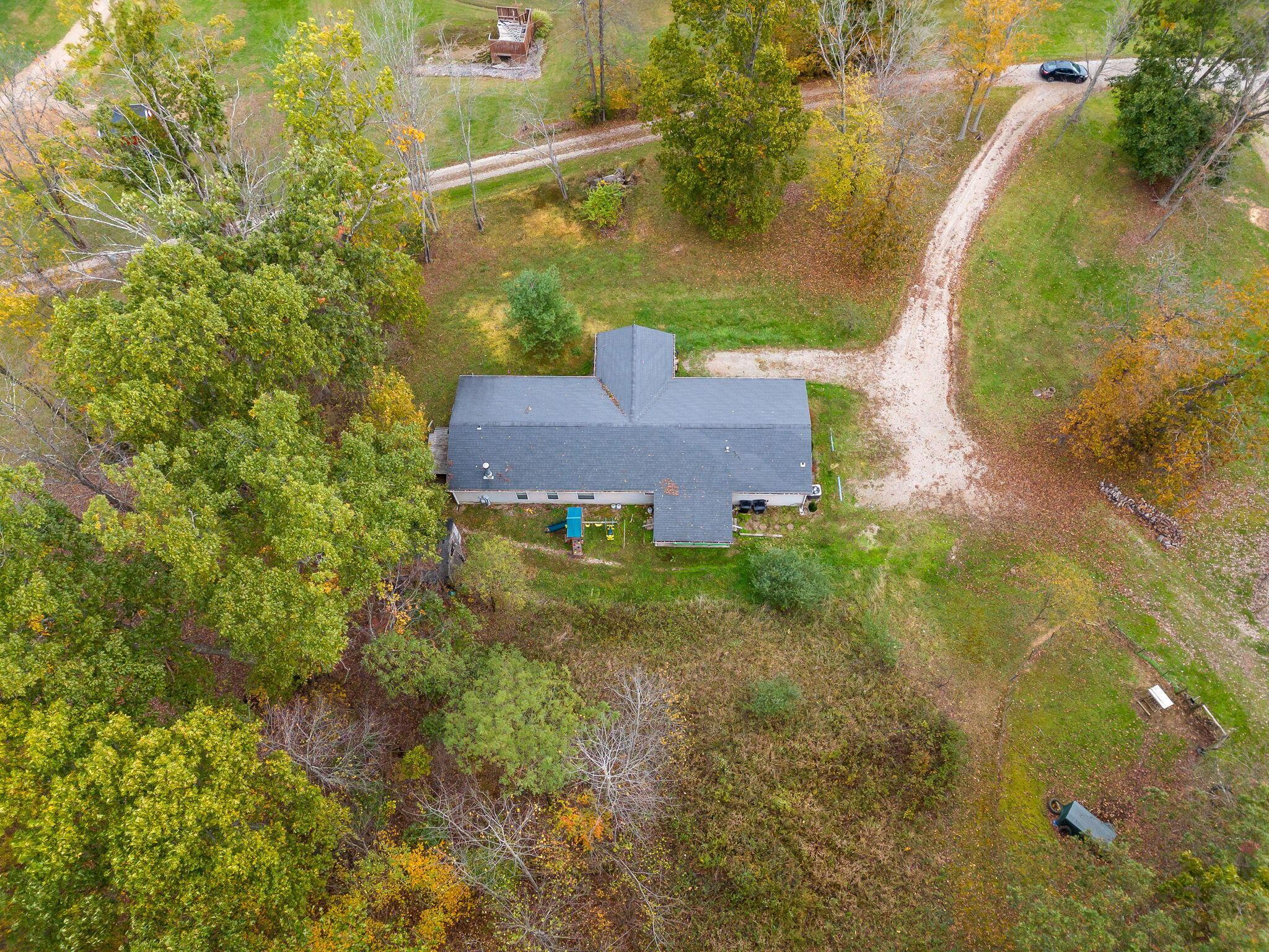320 Hough Road Chillicothe, OH 45601 - Photo 36 of 37 26-web-or-mls-DJI_20251022104157_0008_D-
