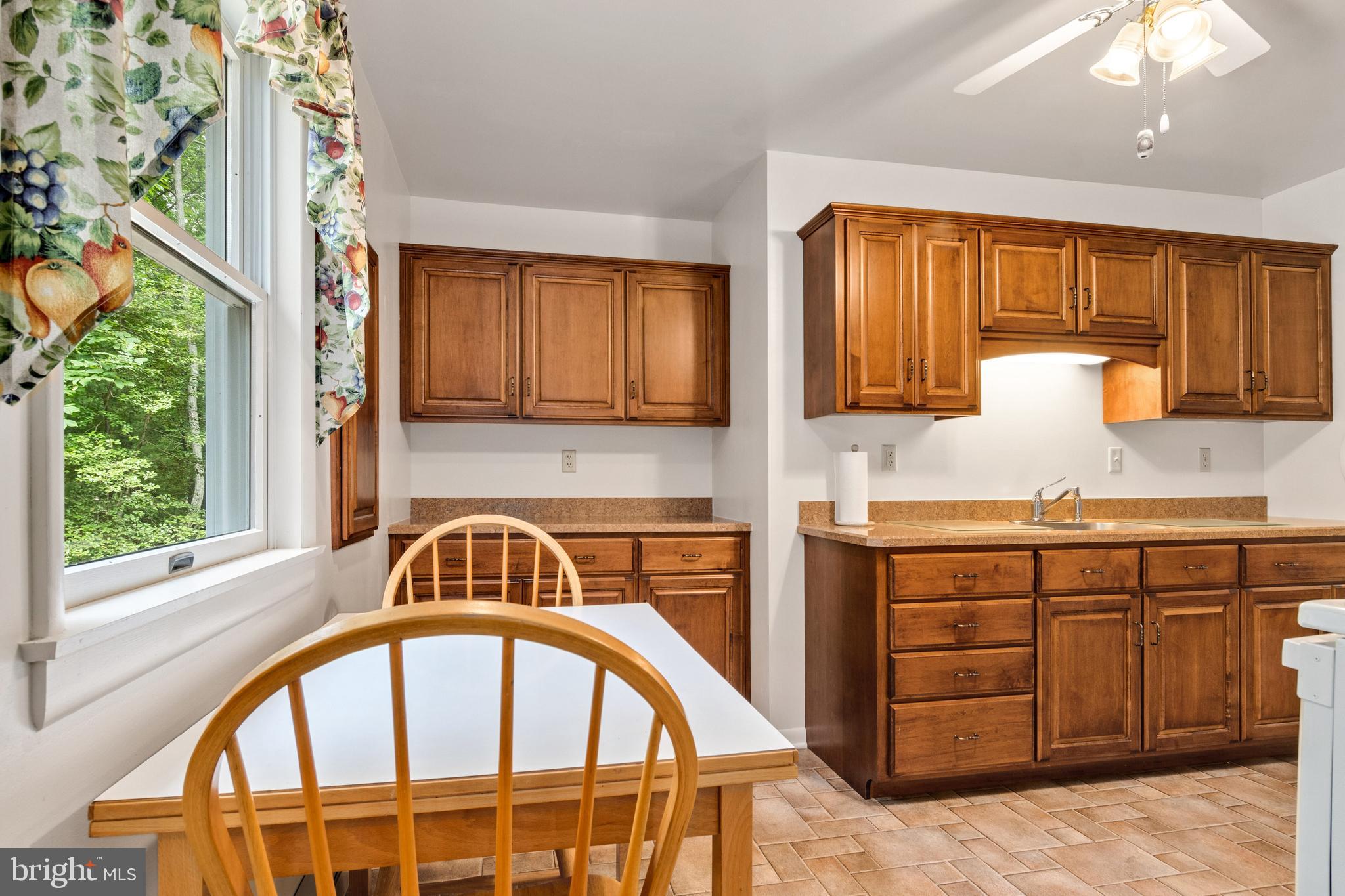 14700 Plains Court Ridgely, MD 21660 - Photo 18 of 53 Kitchen breakfast area