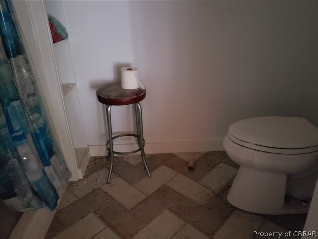 1276 Regent Road Topping, VA 23169 - Photo 7 of 13 Bathroom with shower on 1st floor