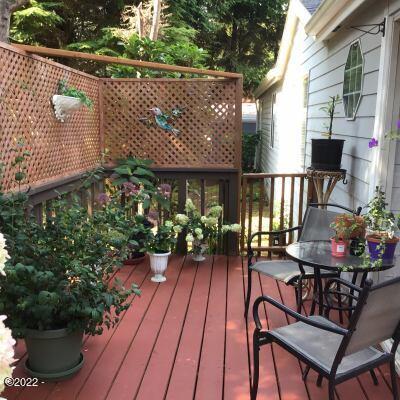 305 Seagrove Loop Lincoln City, OR 97367 - Photo 4 of 20 Entry/Patio