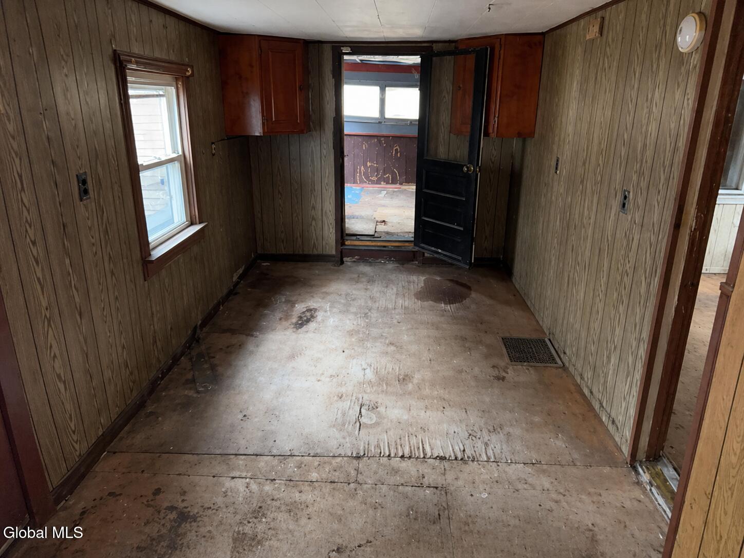 839 5th Street Rensselaer, NY 12144 - Photo 4 of 8 80ec501b-b61a-4841-8773-4ca94bd9ab54