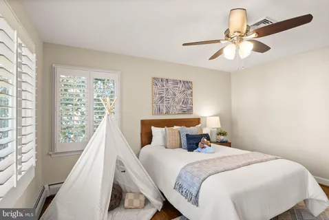 a view of a back yard of the house