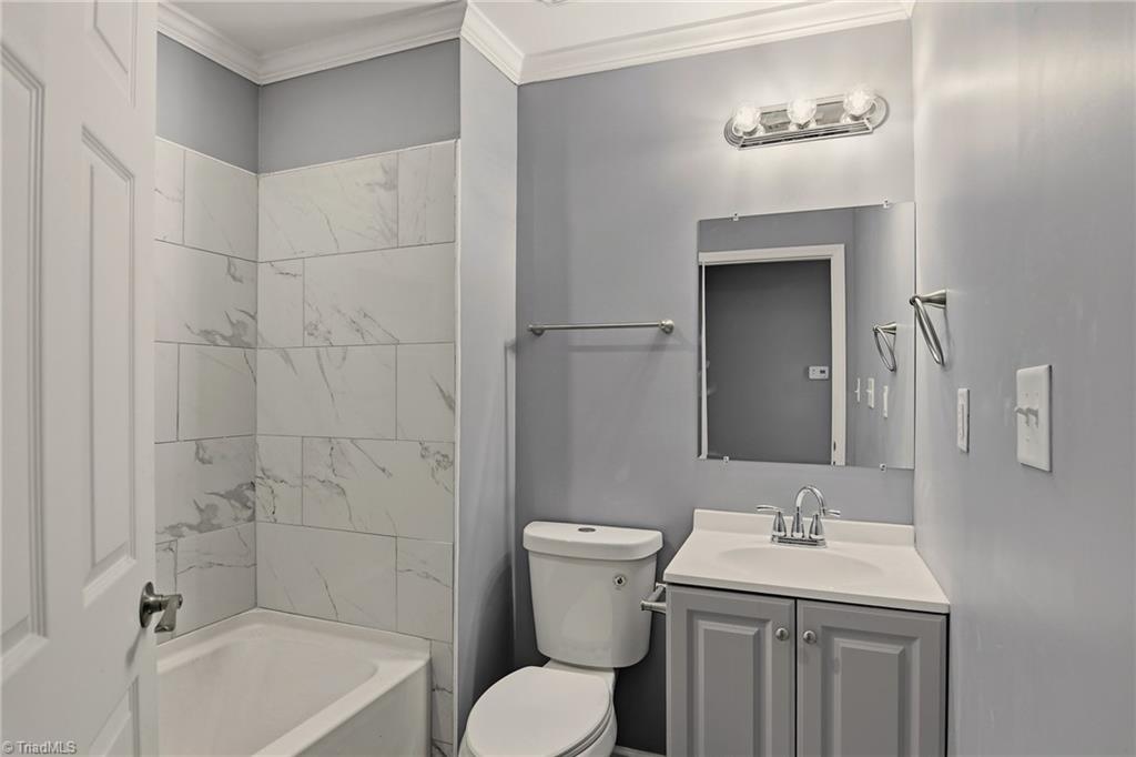 1408 Willow Road Greensboro, NC 27401 - Photo 12 of 25