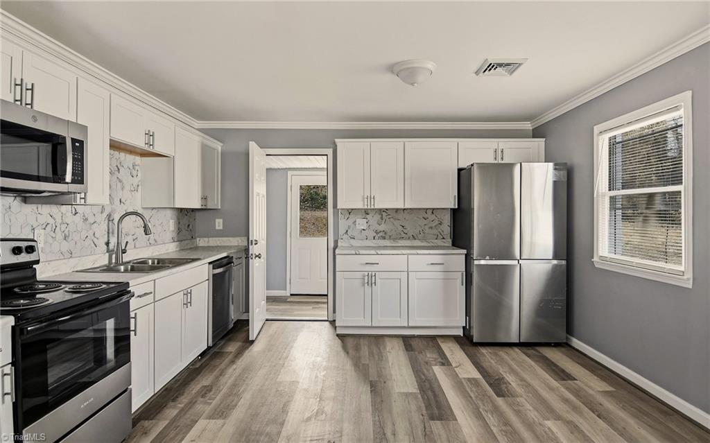 1408 Willow Road Greensboro, NC 27401 - Photo 6 of 25