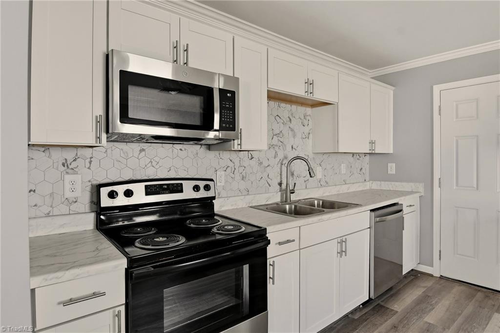 1408 Willow Road Greensboro, NC 27401 - Photo 8 of 25