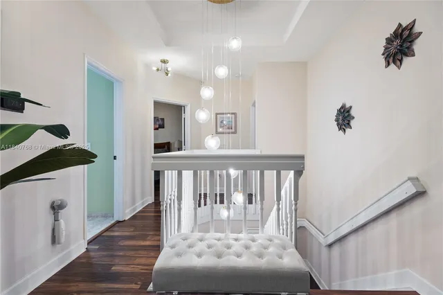 a view of entryway with livingroom