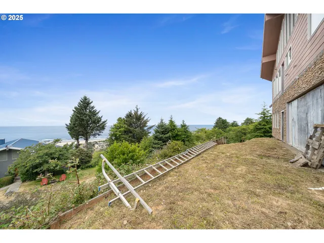 a view of a outdoor space and a yard