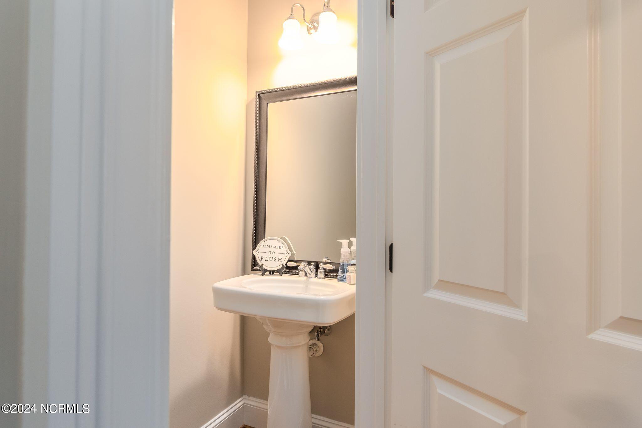29 Gables Road New Bern, NC 28562 - Photo 34 of 104 Half bath
