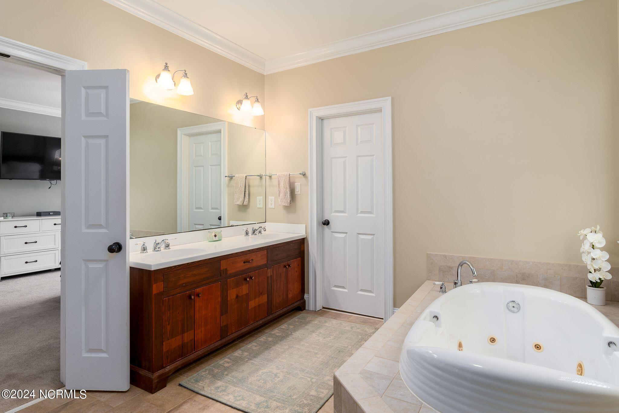 29 Gables Road New Bern, NC 28562 - Photo 38 of 104 Owner's suite