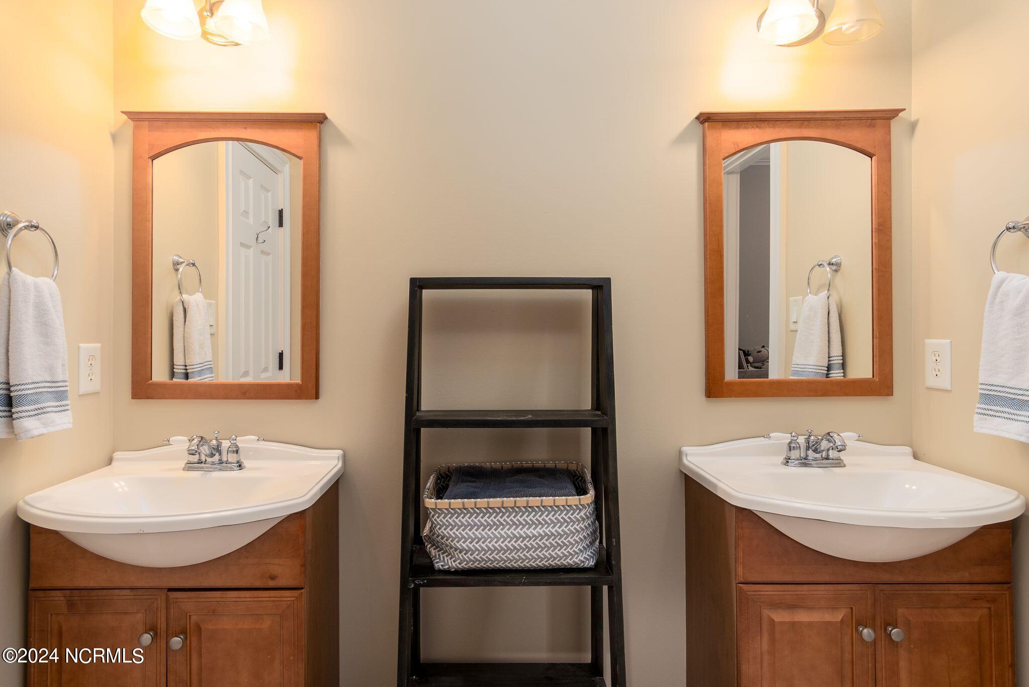 29 Gables Road New Bern, NC 28562 - Photo 46 of 104 Full bathroom