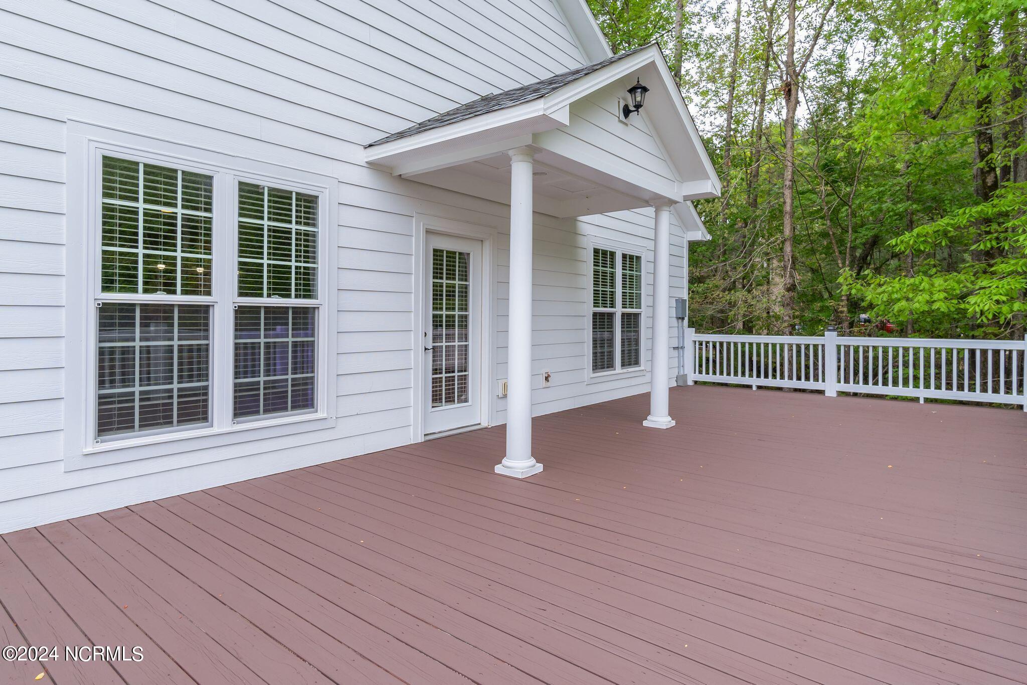 29 Gables Road New Bern, NC 28562 - Photo 70 of 104 Guest house deck