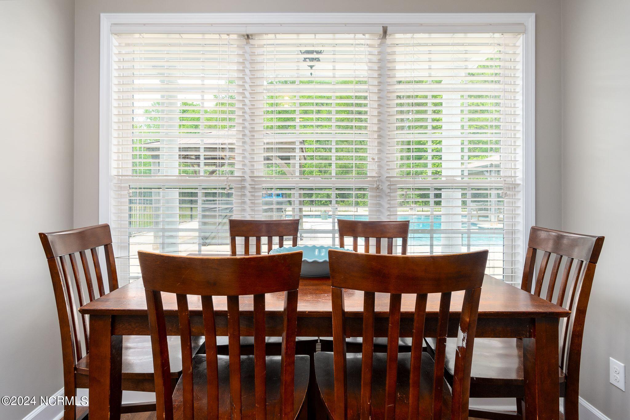 29 Gables Road New Bern, NC 28562 - Photo 75 of 104 Guest house dining
