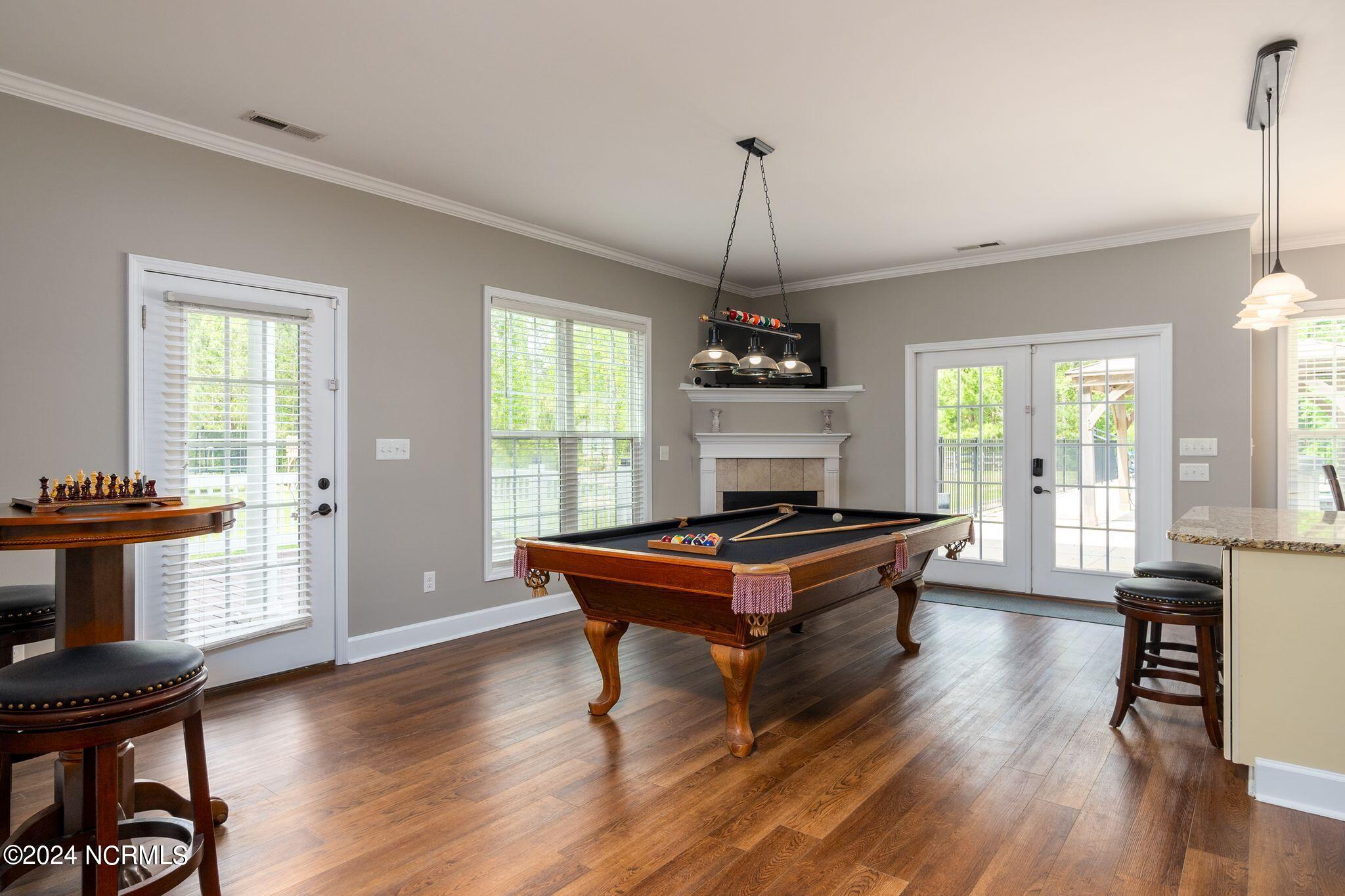 29 Gables Road New Bern, NC 28562 - Photo 78 of 104 Guest house living room