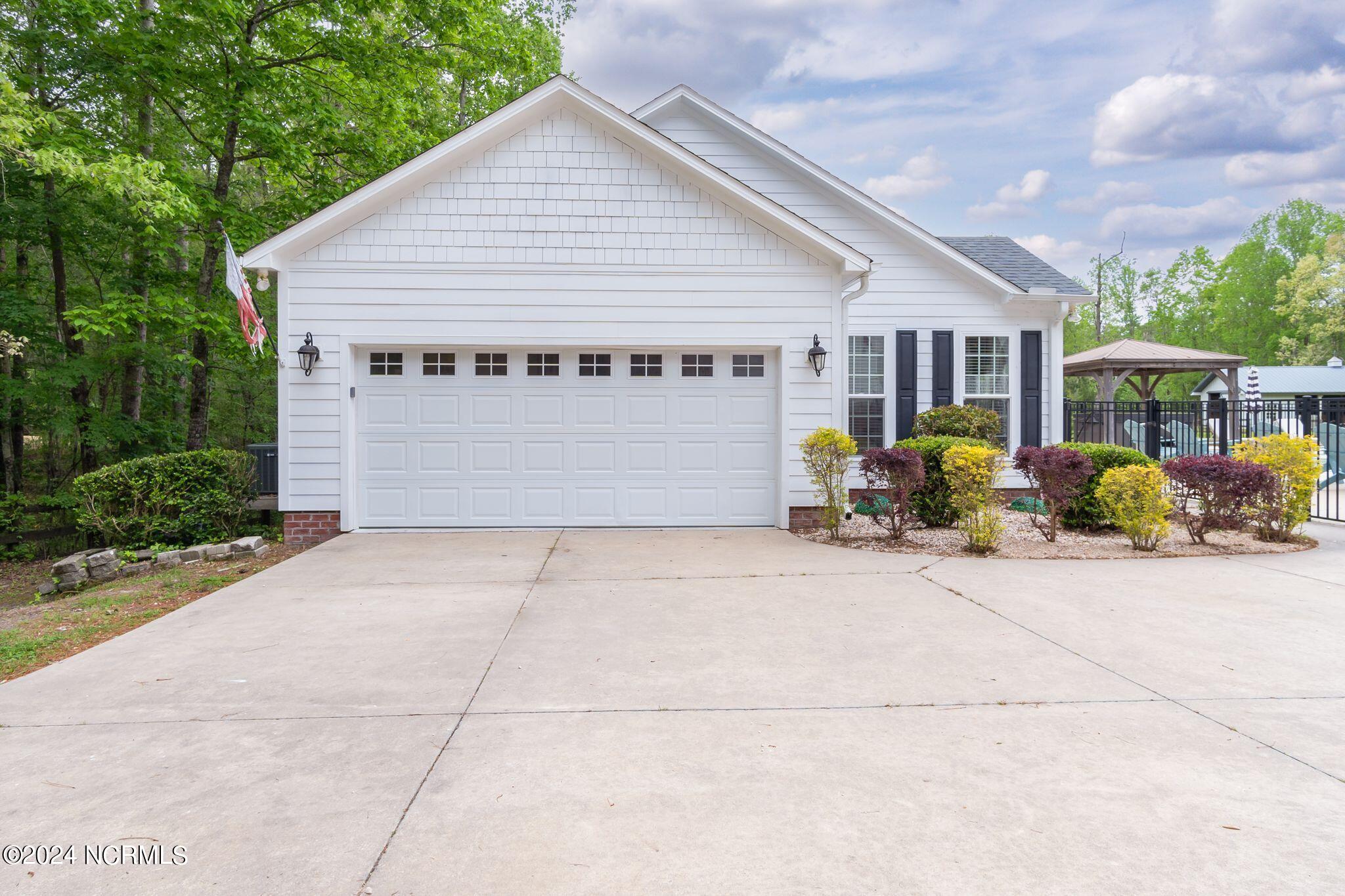 29 Gables Road New Bern, NC 28562 - Photo 86 of 104 Guest house attached garage