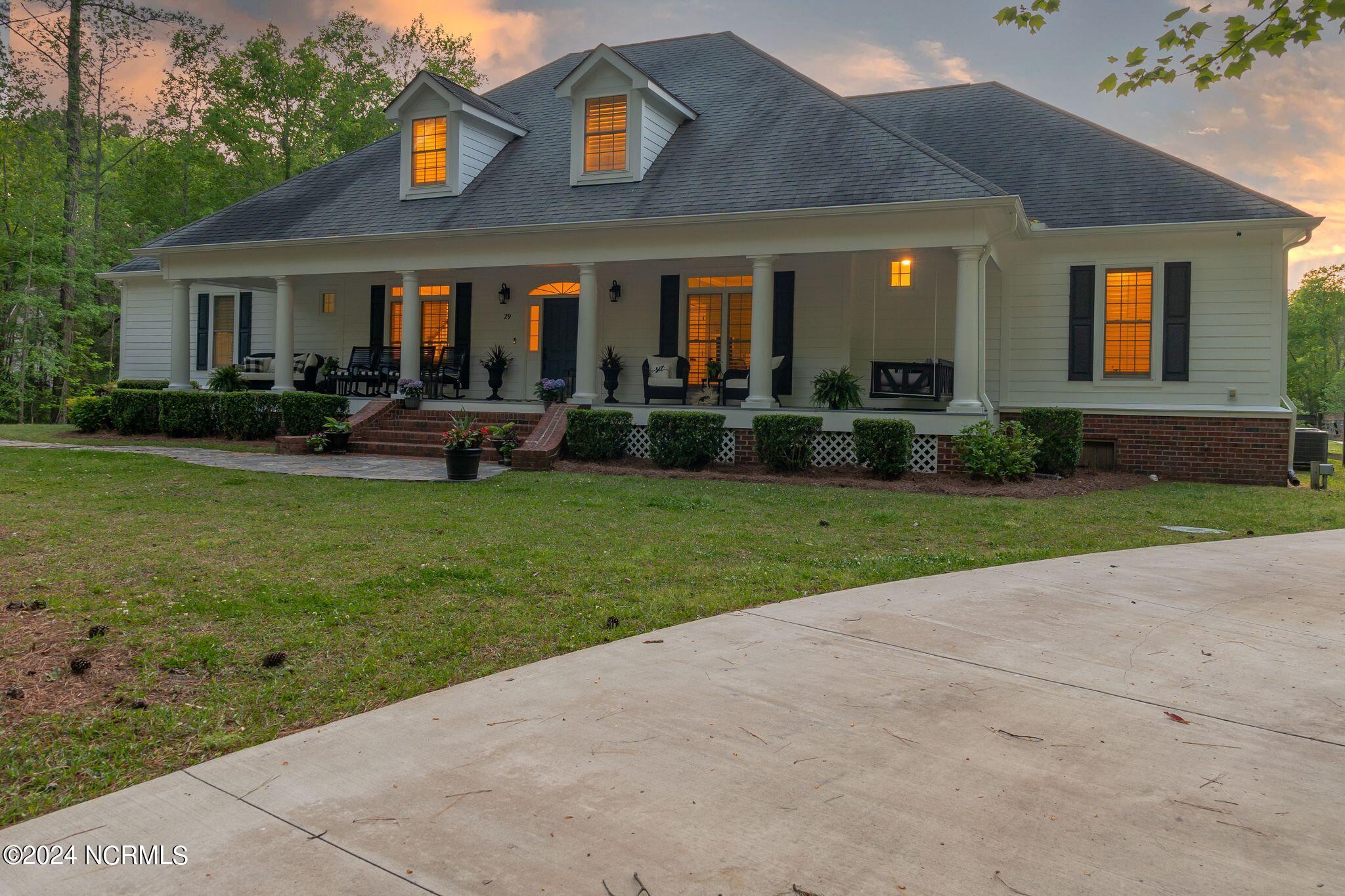 29 Gables Road New Bern, NC 28562 - Photo 9 of 104 Front
