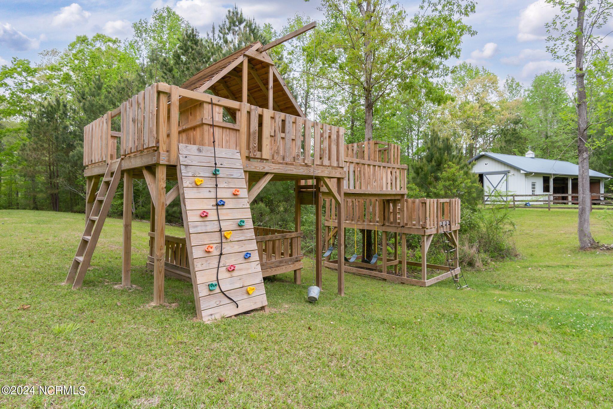 29 Gables Road New Bern, NC 28562 - Photo 92 of 104 Rear