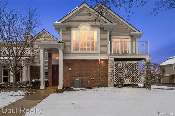 $247,000 | 28263 Oakmonte Circle East, New Hudson, MI 48165