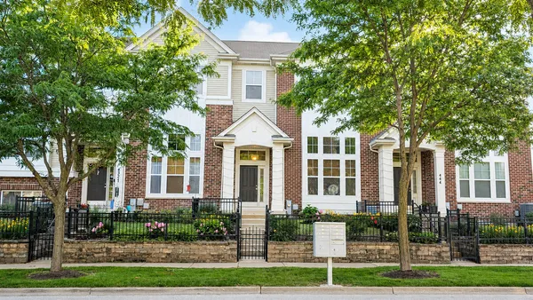 $2,890 | 438 Grosvenor Lane, Unit 438, Aurora, IL 60504