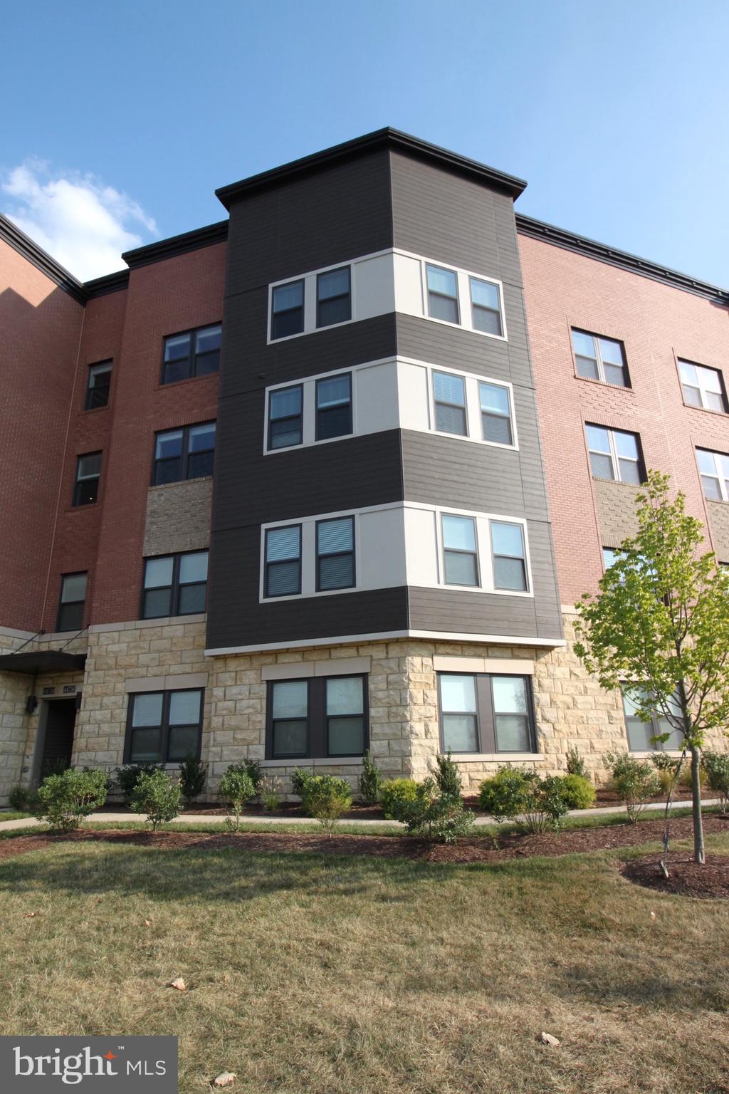 44738 Tiverton Square Ashburn, VA 20147 - Photo 2 of 66 a front view of a building