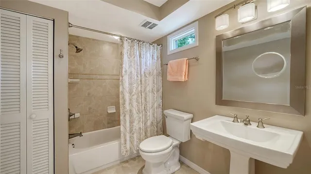 $275,000 | 4983 Greencroft Road, Unit 181, Sarasota, FL 34235