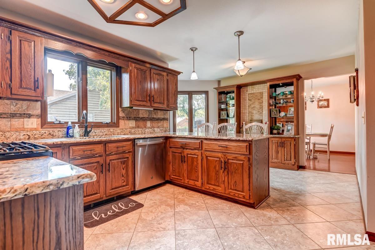 19 Georgetowne Road Sherman, IL 62684 - Photo 8 of 38 Gallery Image 8