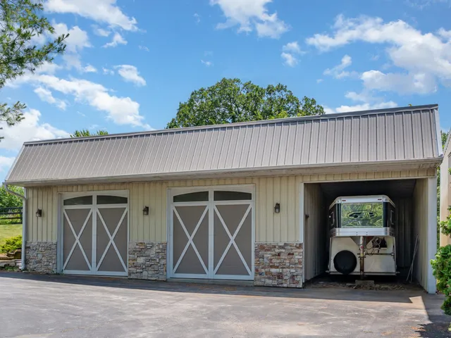 $1,195,000 | 5284 Harvey Road, Caledonia, IL 61011