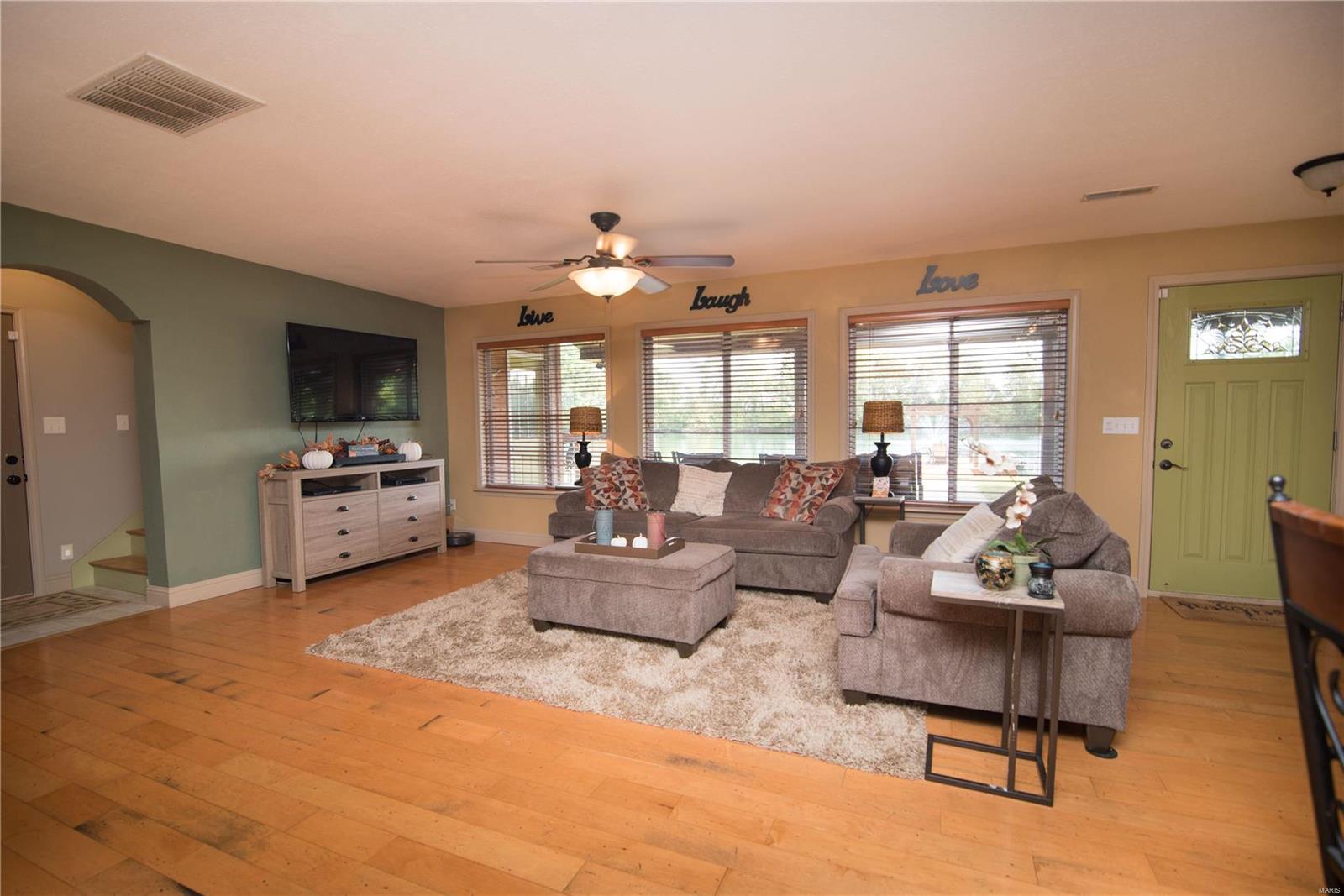 17126 Lark Road Nashville, IL 62263 - Photo 8 of 47 Gallery Image 8