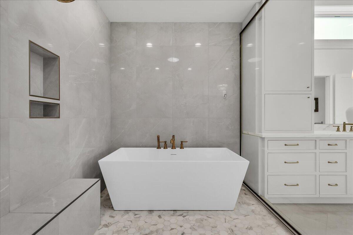 2608 Canyon Ridge Drive St. George, UT 84770 - Photo 49 of 108 Primary Bathroom Tub