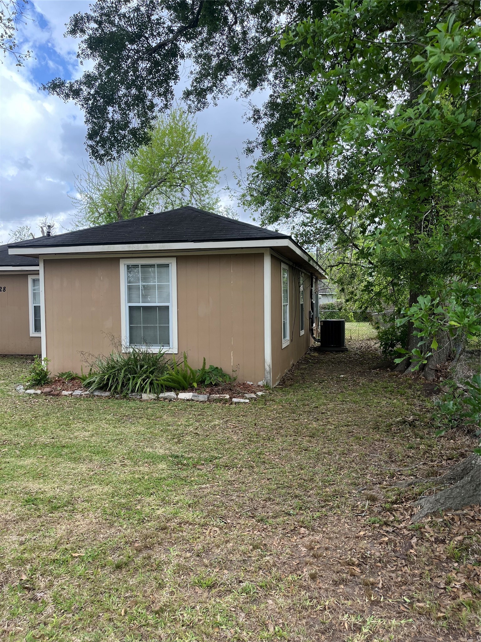 828 North Chenango Street Angleton, TX 77515 - Photo 4 of 17