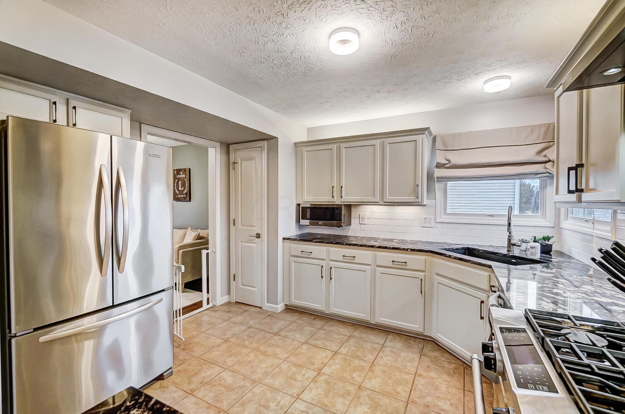 2902 Lake Hollow Road Hilliard, OH 43026 - Photo 9 of 37 012