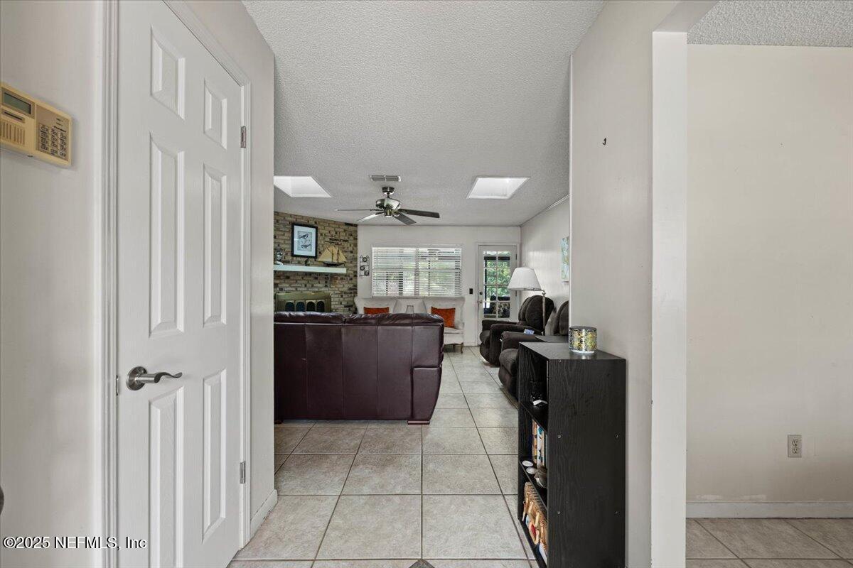 5193 Wembley Road Jacksonville, FL 32257 - Photo 4 of 31 05-Photo - 005