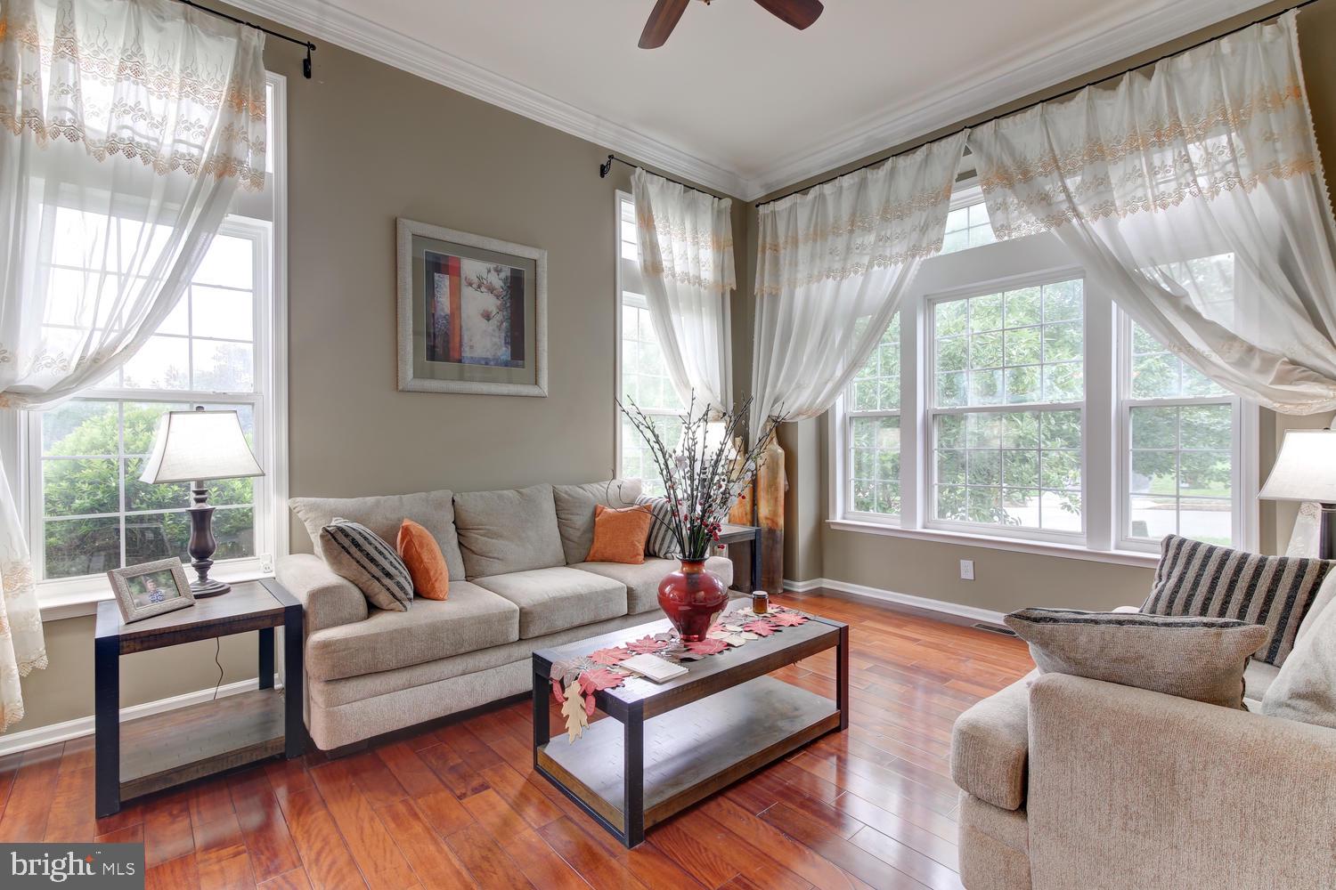 114 Mclaughlin Drive Aston, PA 19014 - Photo 4 of 37