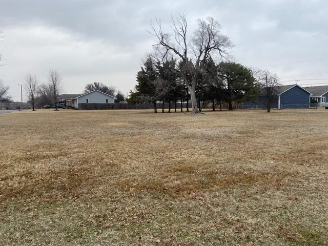 $25,900 | 1003 East Woodsway Street, Wellington, KS 67152