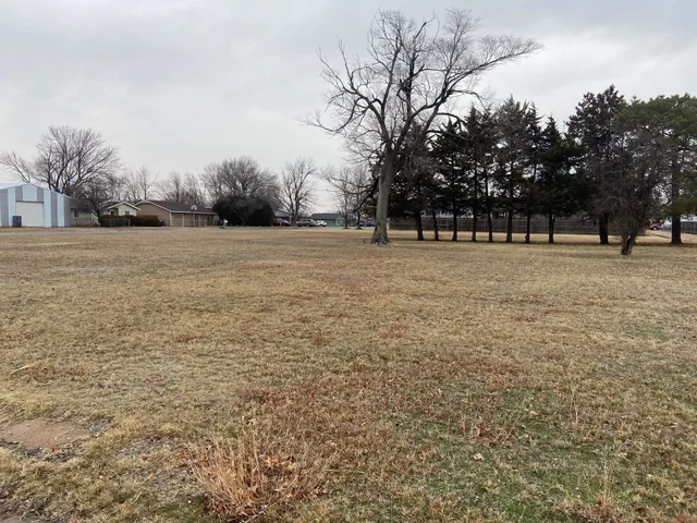 $25,900 | 1003 East Woodsway Street, Wellington, KS 67152