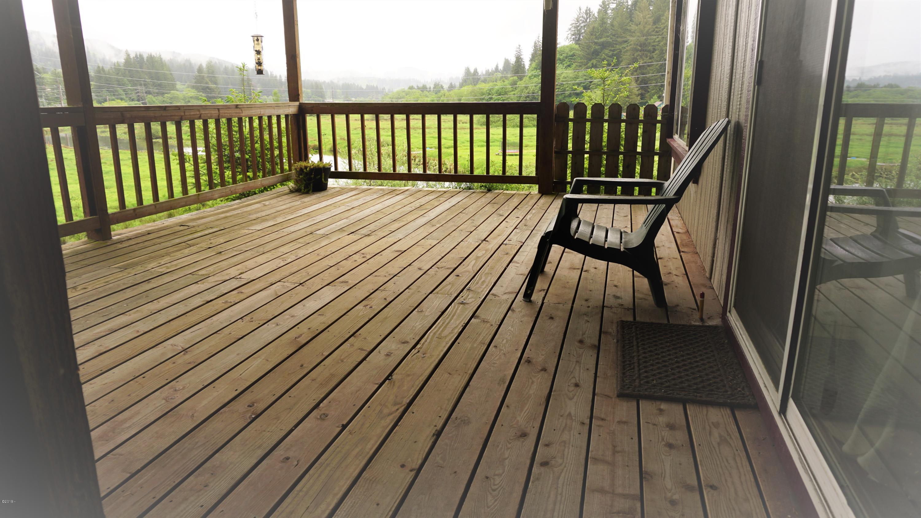 468 Northeast East Slope Road Toledo, OR 97391 - Photo 13 of 15 Covered deck