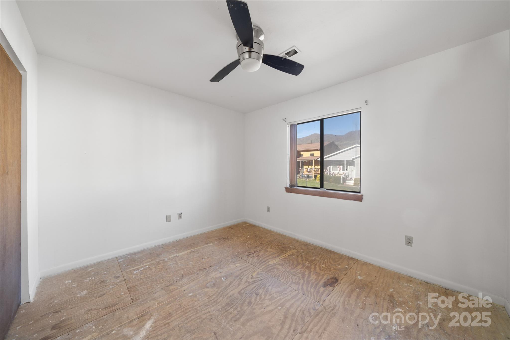 94 Market Street Maggie Valley, NC 28751 - Photo 24 of 40 an empty room with windows