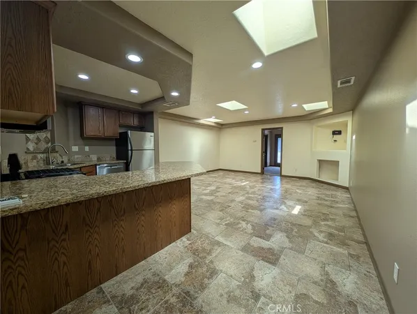 $1,800 | 27160 Vista Helendale Ca, Unit 19, Helendale, CA 92342