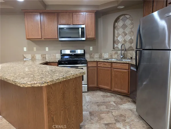 $1,800 | 27160 Vista Helendale Ca, Unit 19, Helendale, CA 92342