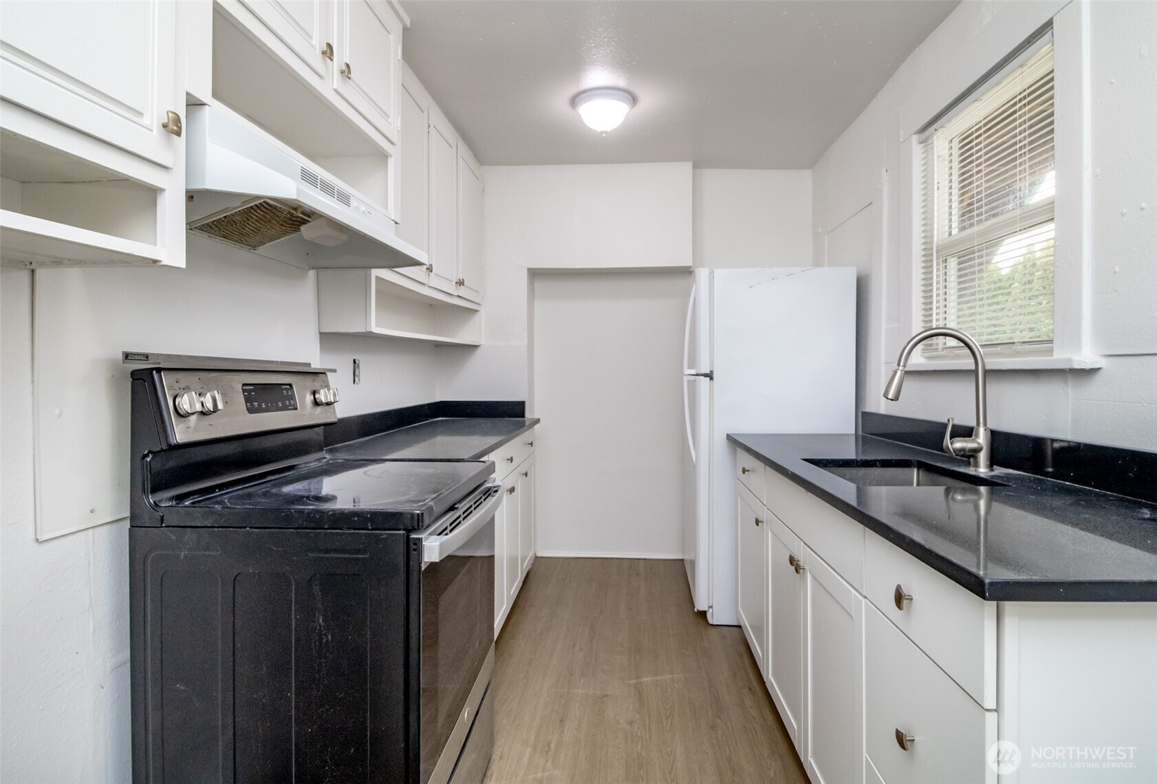 14402 56th Avenue South, Unit B Tukwila, WA 98168 - Photo 13 of 29