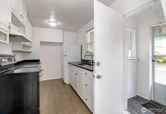 $1,400 | 14402 56th Avenue South, Unit B, Tukwila, WA 98168