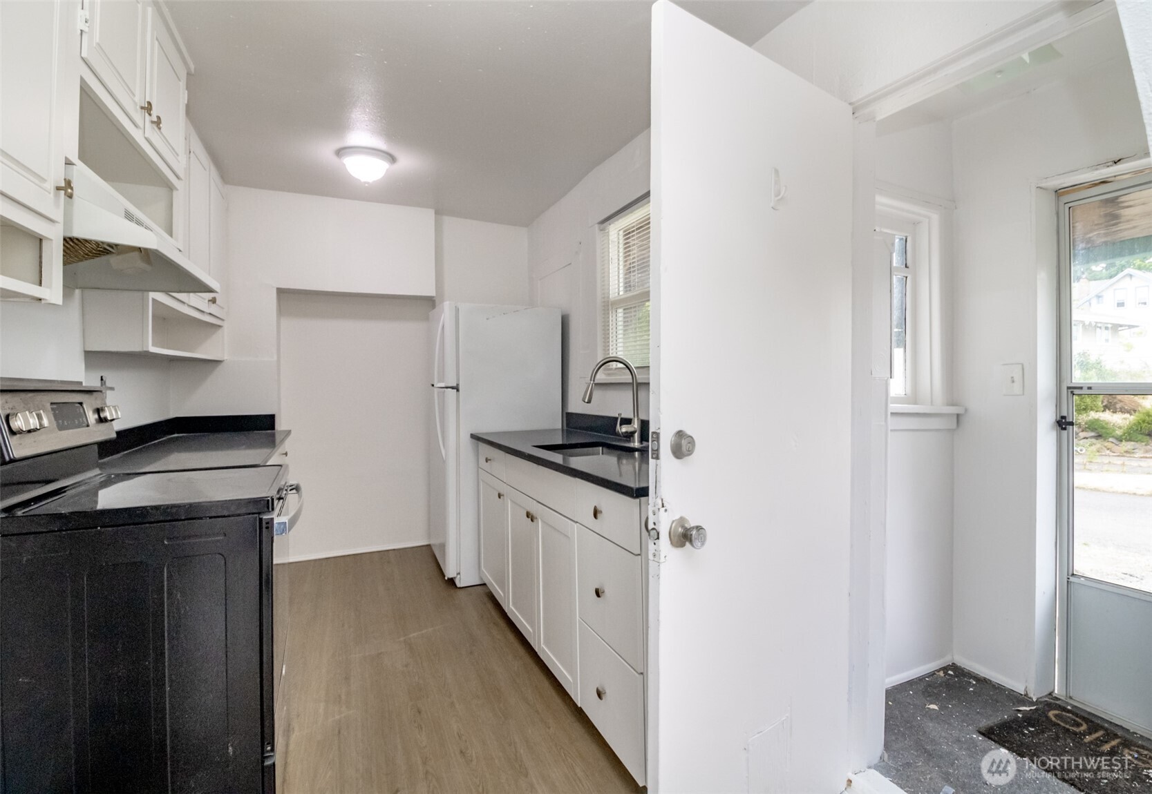 14402 56th Avenue South, Unit B Tukwila, WA 98168 - Photo 14 of 29