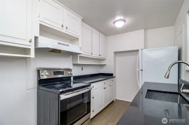 $1,400 | 14402 56th Avenue South, Unit B, Tukwila, WA 98168