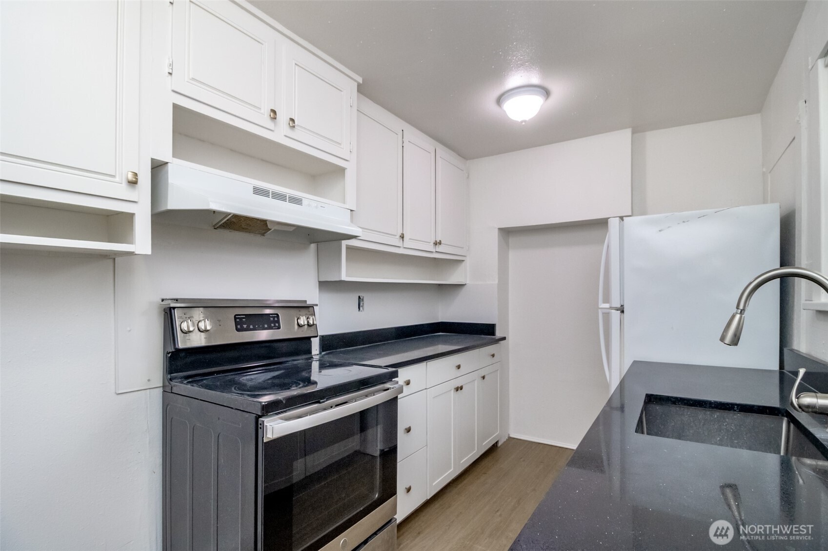 14402 56th Avenue South, Unit B Tukwila, WA 98168 - Photo 17 of 29