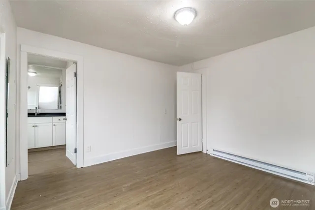 $1,400 | 14402 56th Avenue South, Unit B, Tukwila, WA 98168