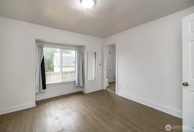 $1,400 | 14402 56th Avenue South, Unit B, Tukwila, WA 98168