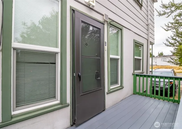 $1,400 | 14402 56th Avenue South, Unit B, Tukwila, WA 98168